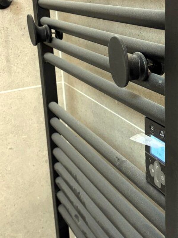 Radiateur · appartement à Waremme avant nettoyage